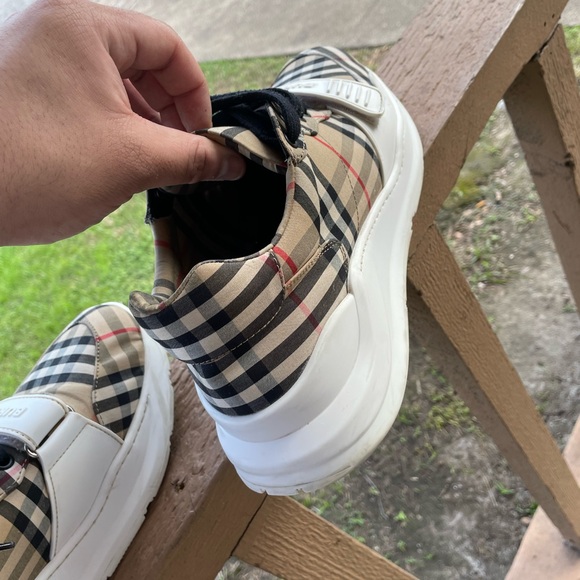 BURBERRY SHOES - Picture 3 of 12